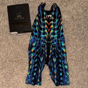 TYR Closed Back Venzo Genesis Crystal 216 Racing Suit Fastskin Size 27 NEW
